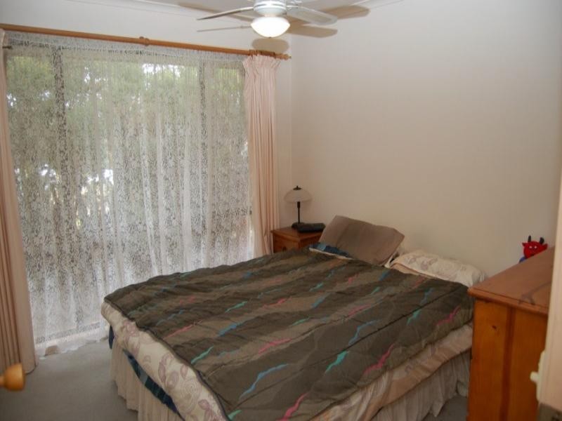 15 Beaufortia Court, Regents Park QLD 4118