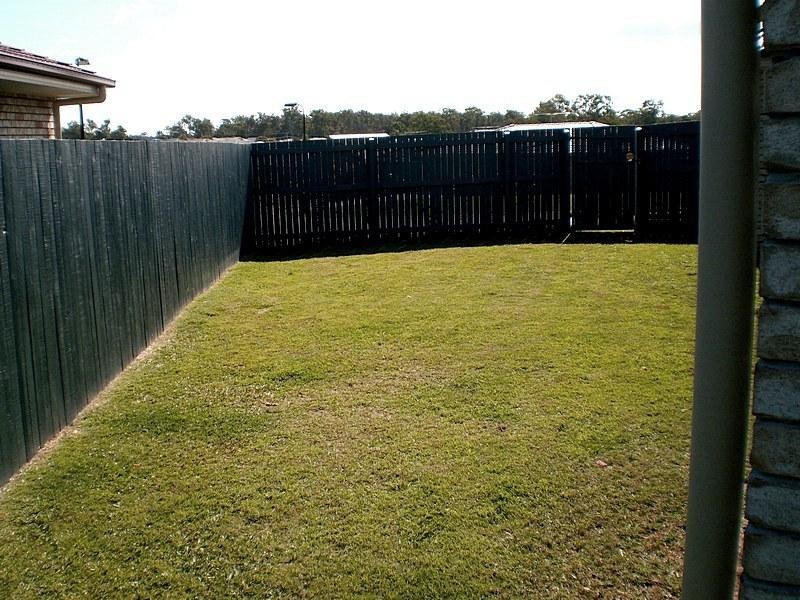 11 Pine Grove Drive, Crestmead QLD 4132