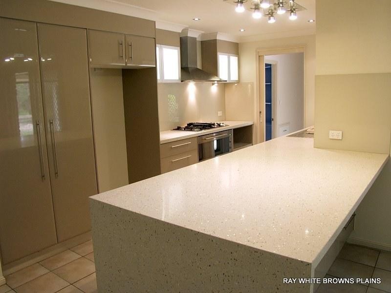 126 Eildon Close, Munruben QLD 4125