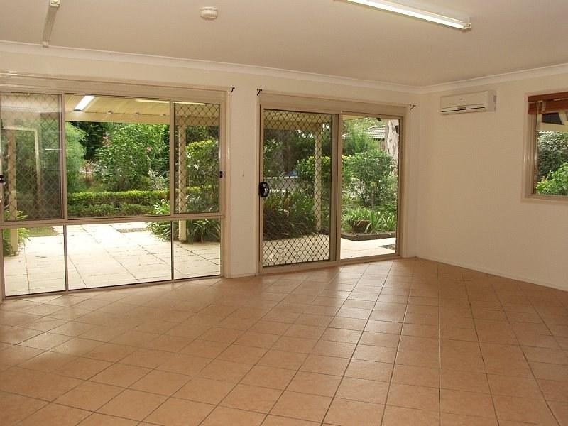 126 Eildon Close, Munruben QLD 4125