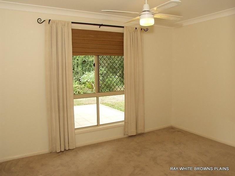 126 Eildon Close, Munruben QLD 4125