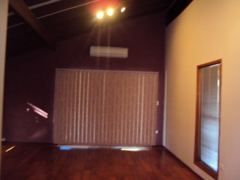 4 Arbour Way, Regents Park QLD 4118