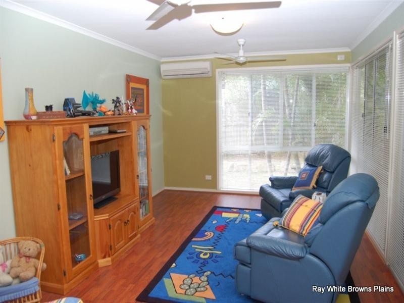 6 Redash Court, Regents Park QLD 4118