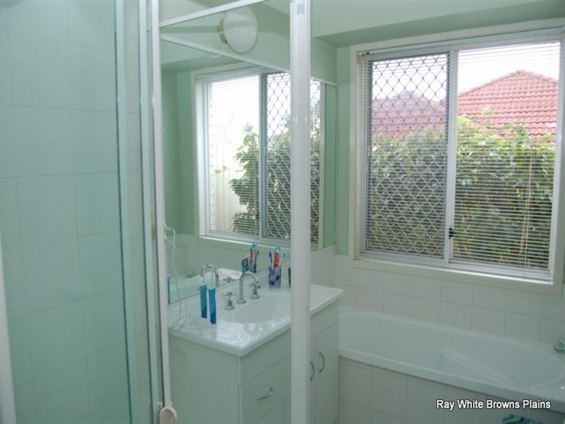 6 Redash Court, Regents Park QLD 4118