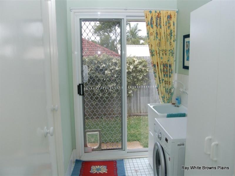 6 Redash Court, Regents Park QLD 4118