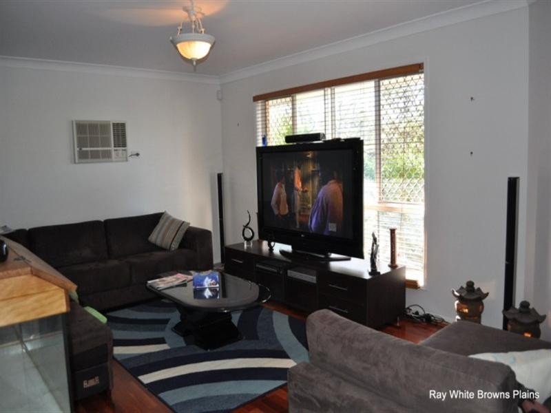 1 Rosegum Rise, Regents Park QLD 4118