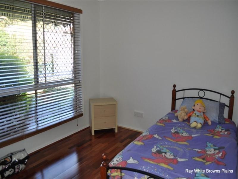 1 Rosegum Rise, Regents Park QLD 4118