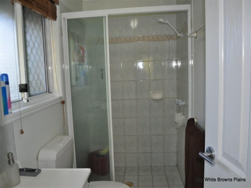 1 Rosegum Rise, Regents Park QLD 4118