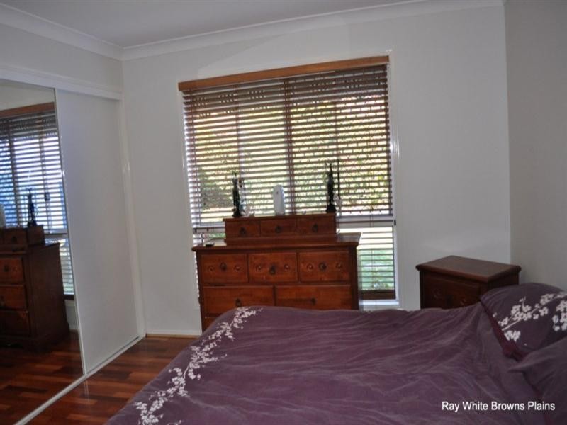 1 Rosegum Rise, Regents Park QLD 4118