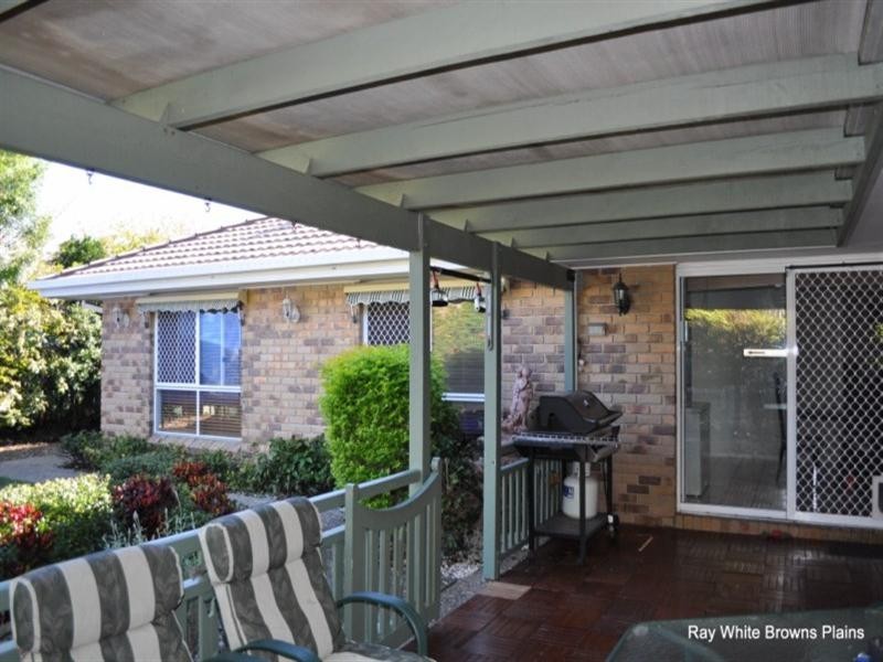 1 Rosegum Rise, Regents Park QLD 4118