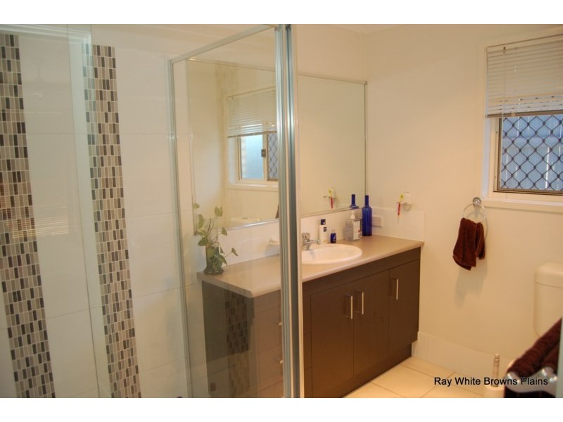 16 Blessing Place, Boronia Heights QLD 4124