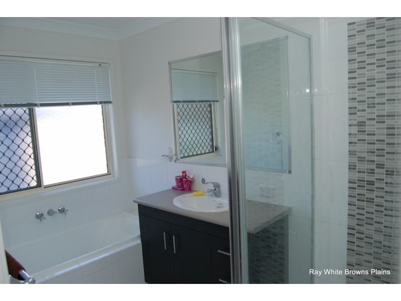 16 Blessing Place, Boronia Heights QLD 4124