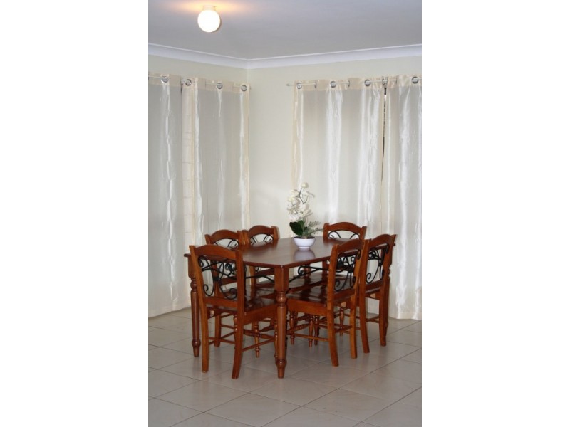 2 Hillview Drive, Hillcrest QLD 4118