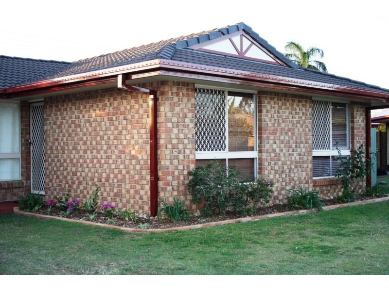 2 Hillview Drive, Hillcrest QLD 4118