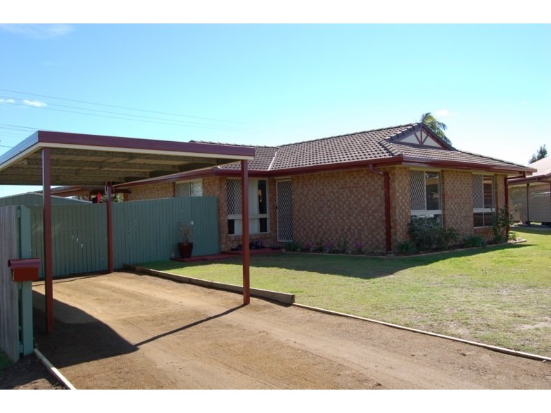 2 Hillview Drive, Hillcrest QLD 4118
