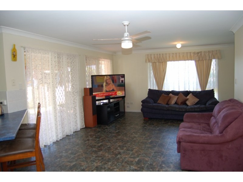 2 Hillview Drive, Hillcrest QLD 4118