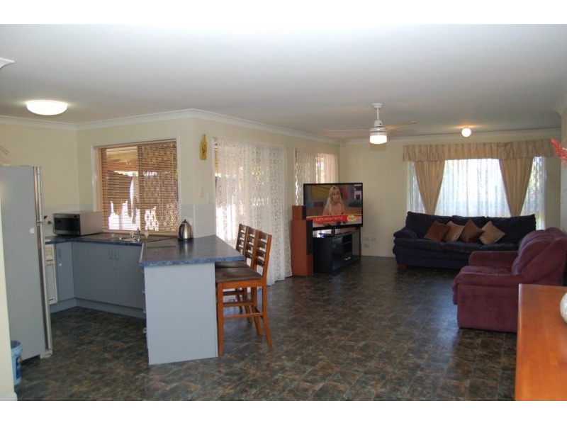 2 Hillview Drive, Hillcrest QLD 4118