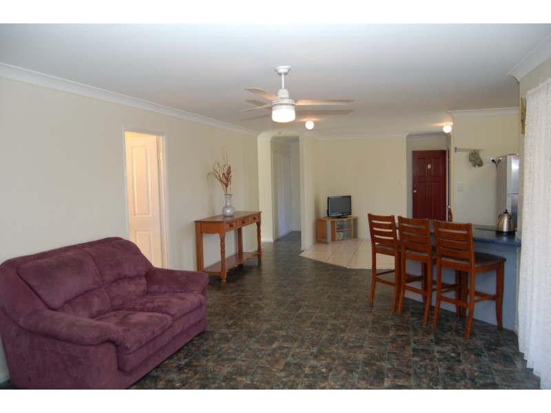 2 Hillview Drive, Hillcrest QLD 4118