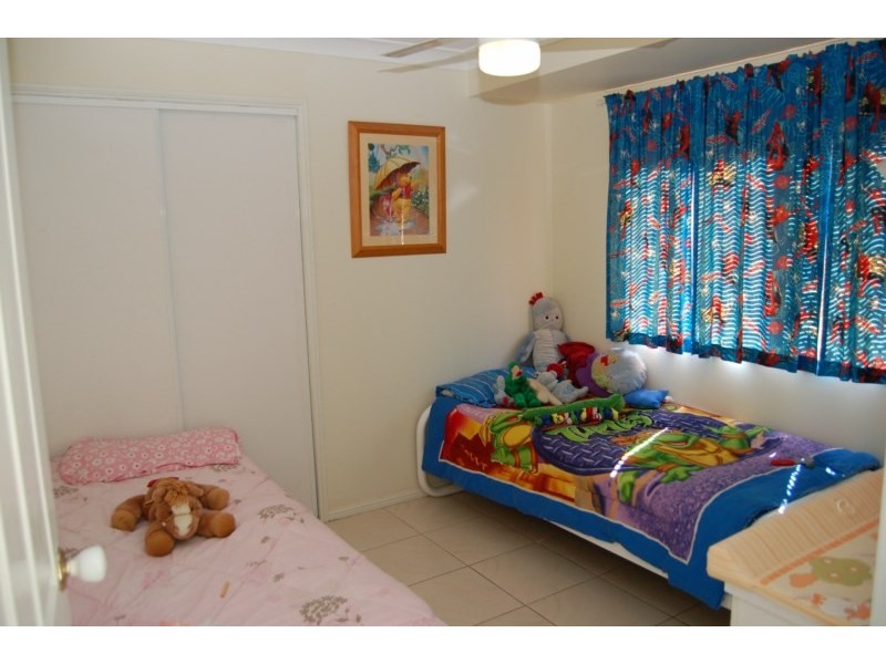 2 Hillview Drive, Hillcrest QLD 4118