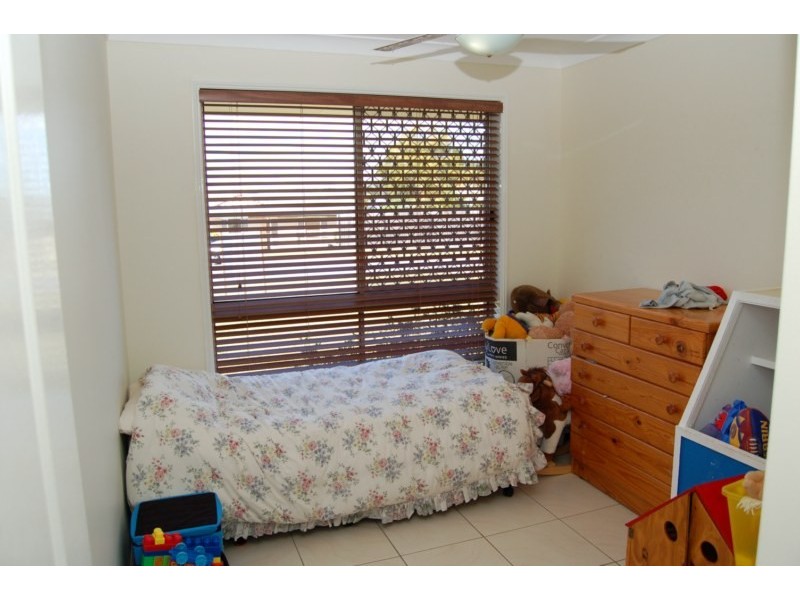 2 Hillview Drive, Hillcrest QLD 4118