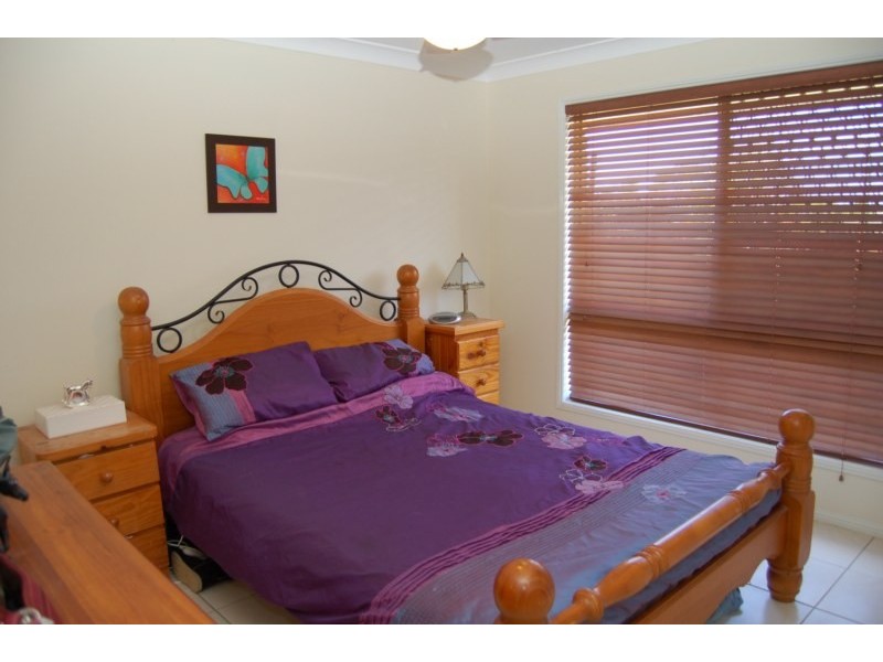 2 Hillview Drive, Hillcrest QLD 4118