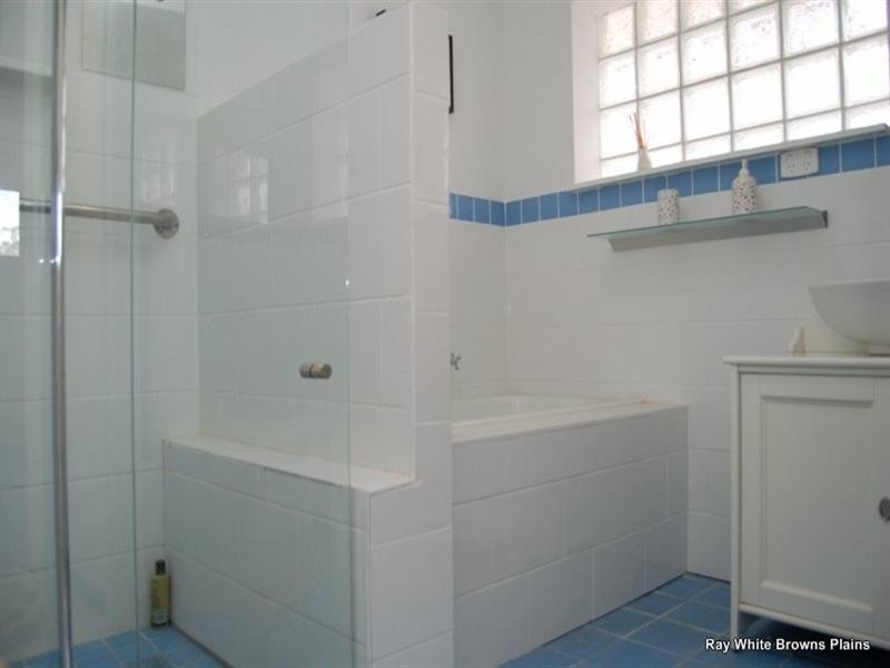 218 Middle Road, Boronia Heights QLD 4124