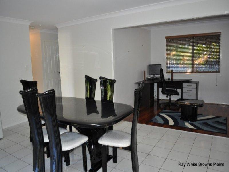 1 Rosegum Rise, Regents Park QLD 4118