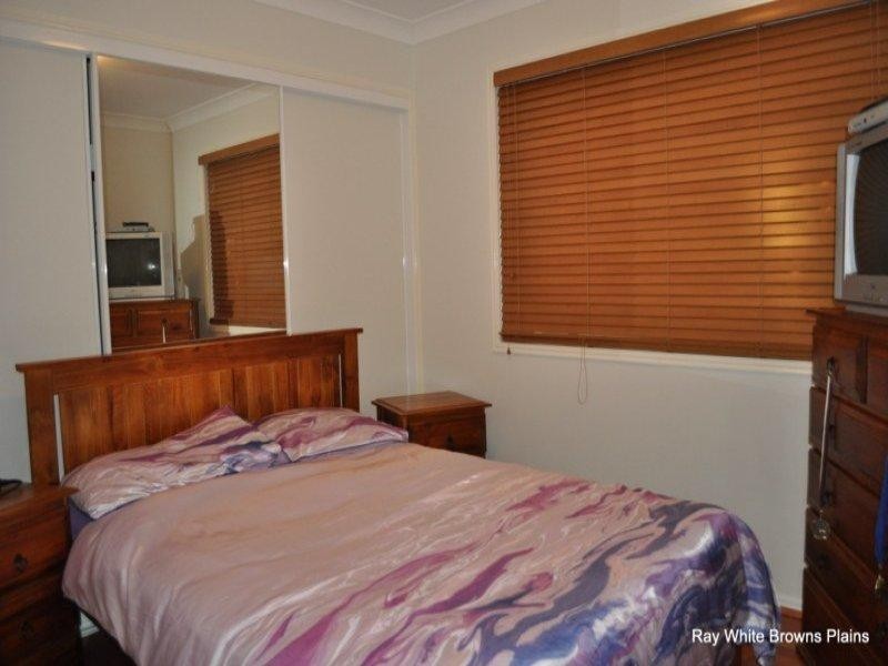 1 Rosegum Rise, Regents Park QLD 4118