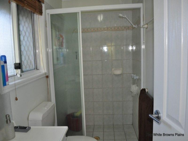 1 Rosegum Rise, Regents Park QLD 4118