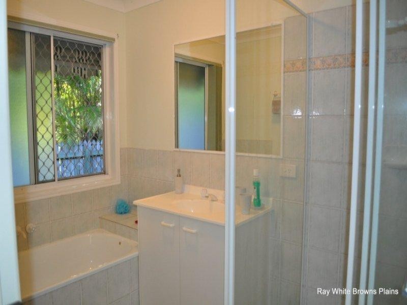 1 Rosegum Rise, Regents Park QLD 4118