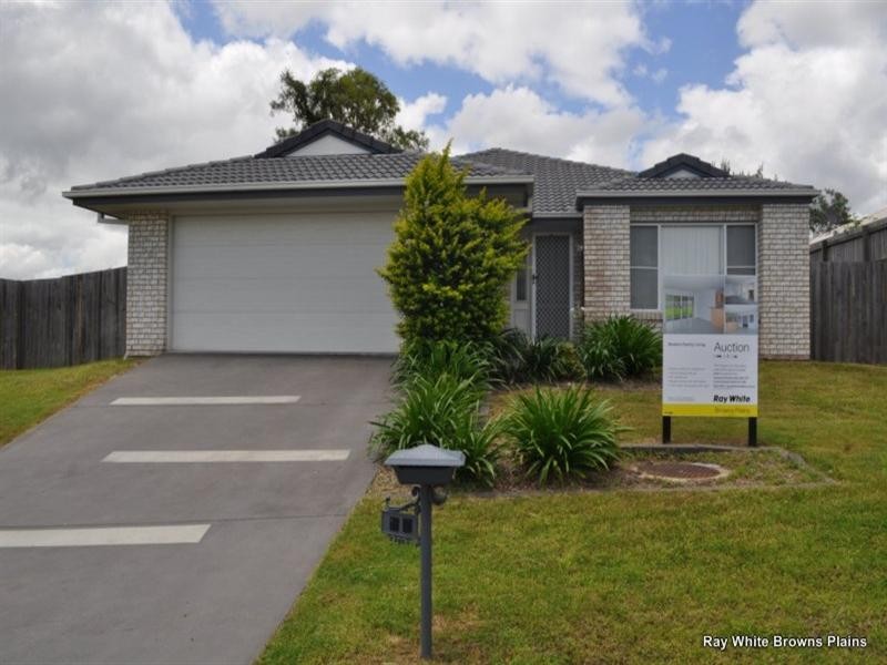 32 Charlton Place, Regents Park QLD 4118