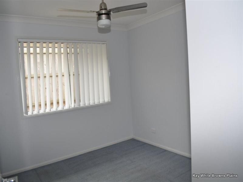 32 Charlton Place, Regents Park QLD 4118