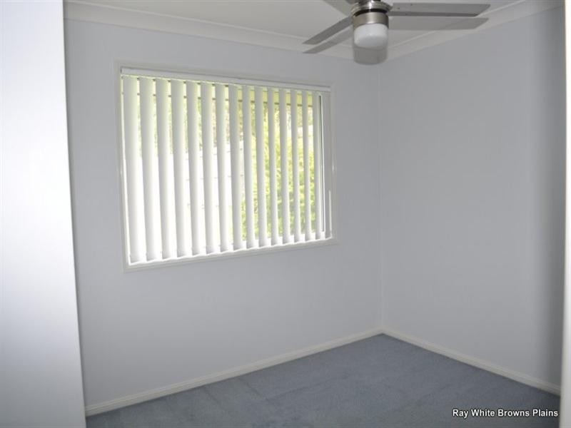 32 Charlton Place, Regents Park QLD 4118