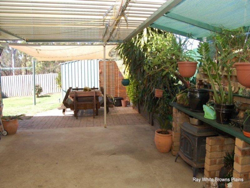 56 Bottlebrush Drive, Regents Park QLD 4118