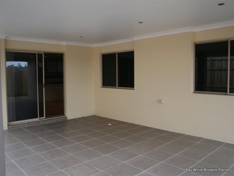 6 Denver Grove, Regents Park QLD 4118