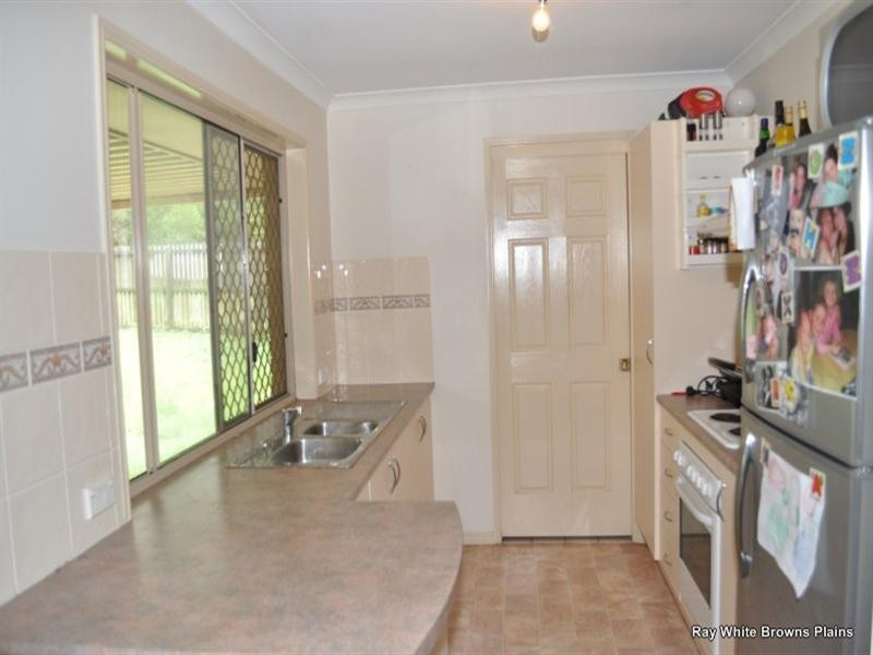 18 Park Close, Hillcrest QLD 4118