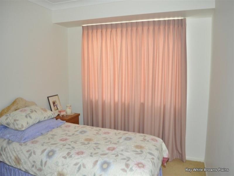 4 Aronia Court, Regents Park QLD 4118