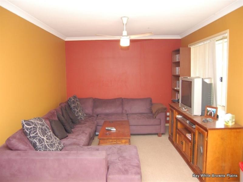 2 Park Close, Hillcrest QLD 4118