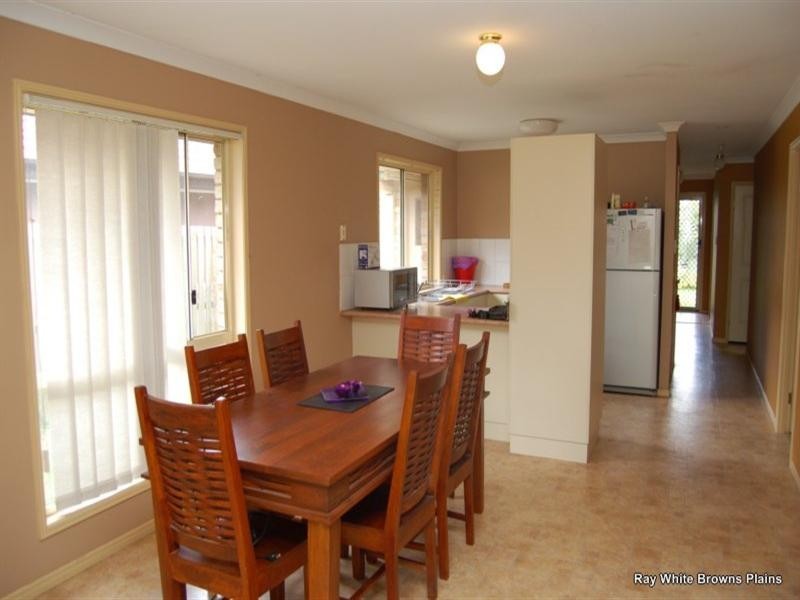 2 Park Close, Hillcrest QLD 4118