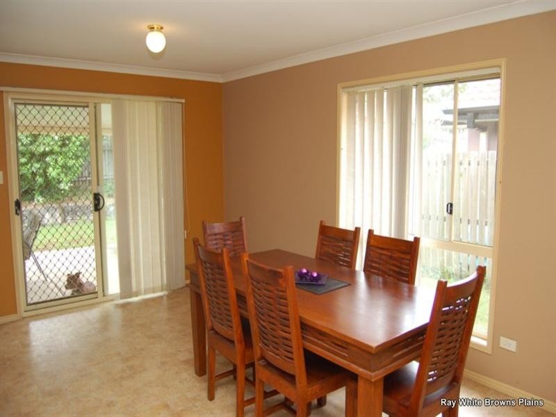 2 Park Close, Hillcrest QLD 4118