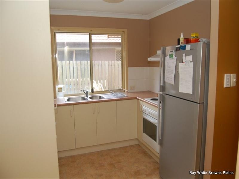 2 Park Close, Hillcrest QLD 4118
