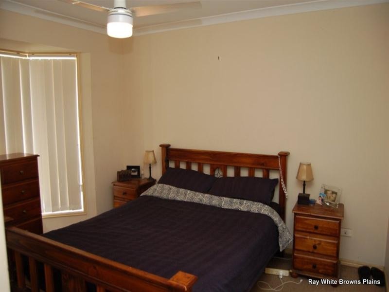 2 Park Close, Hillcrest QLD 4118