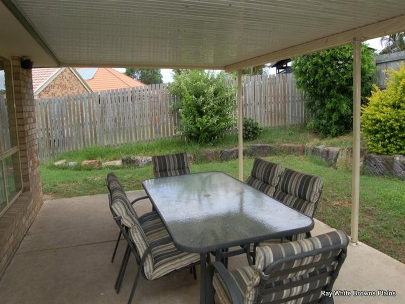 2 Park Close, Hillcrest QLD 4118