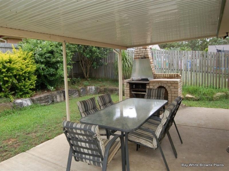 2 Park Close, Hillcrest QLD 4118