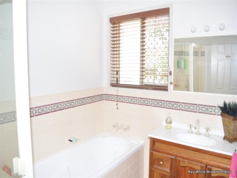 5 Kookaburra Court, Loganlea QLD 4131