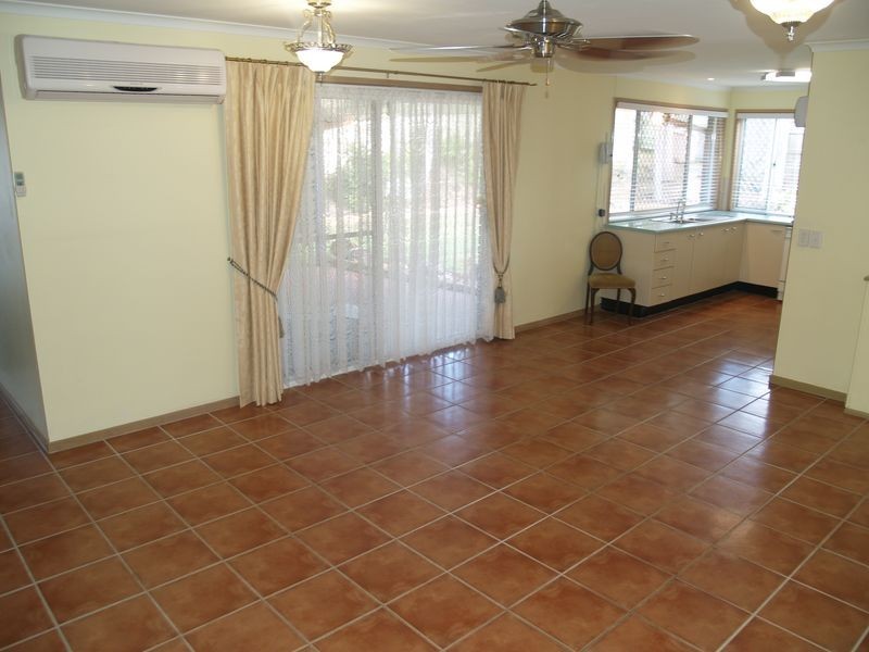 15 Jackson Court, Regents Park QLD 4118