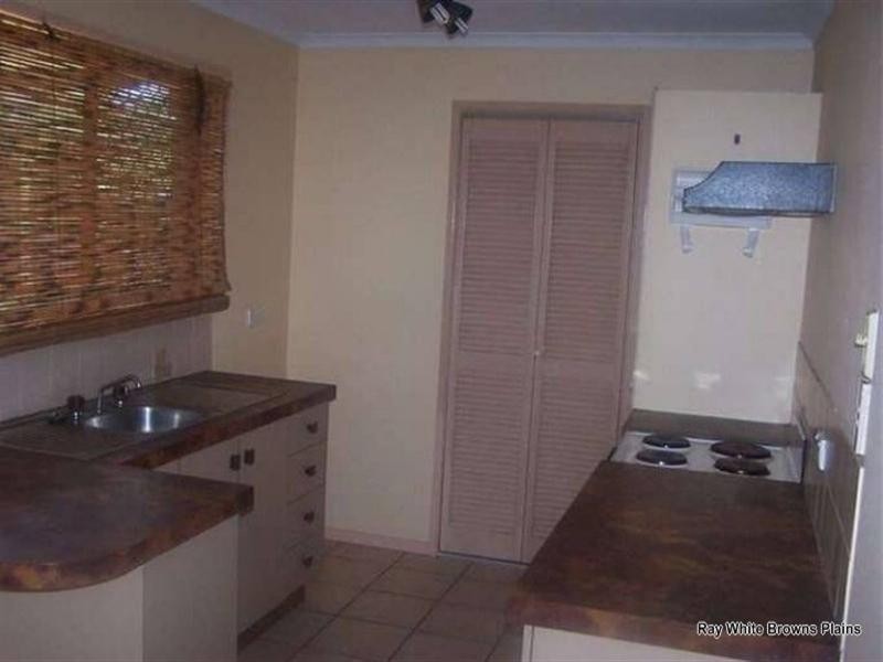 38 Bennett Drive, Regents Park QLD 4118