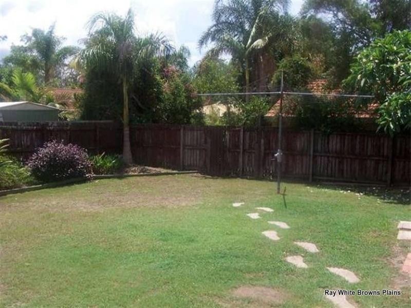 38 Bennett Drive, Regents Park QLD 4118