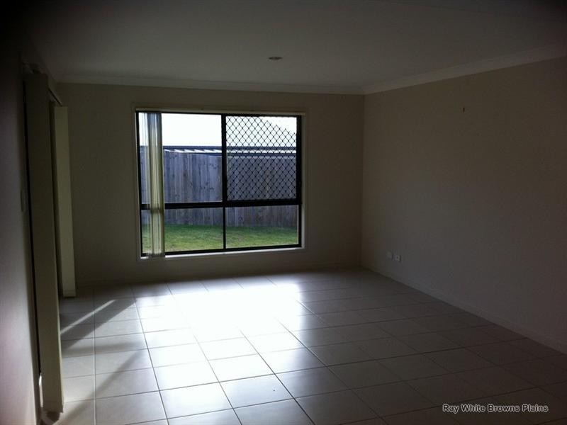 12 Outlook Drive, Waterford QLD 4133