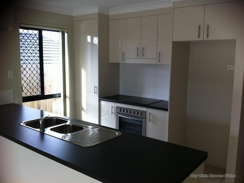 12 Outlook Drive, Waterford QLD 4133